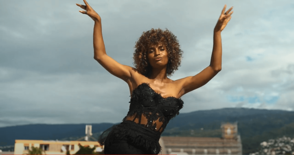 La chanteuse Louïz présente le clip de "Toz"