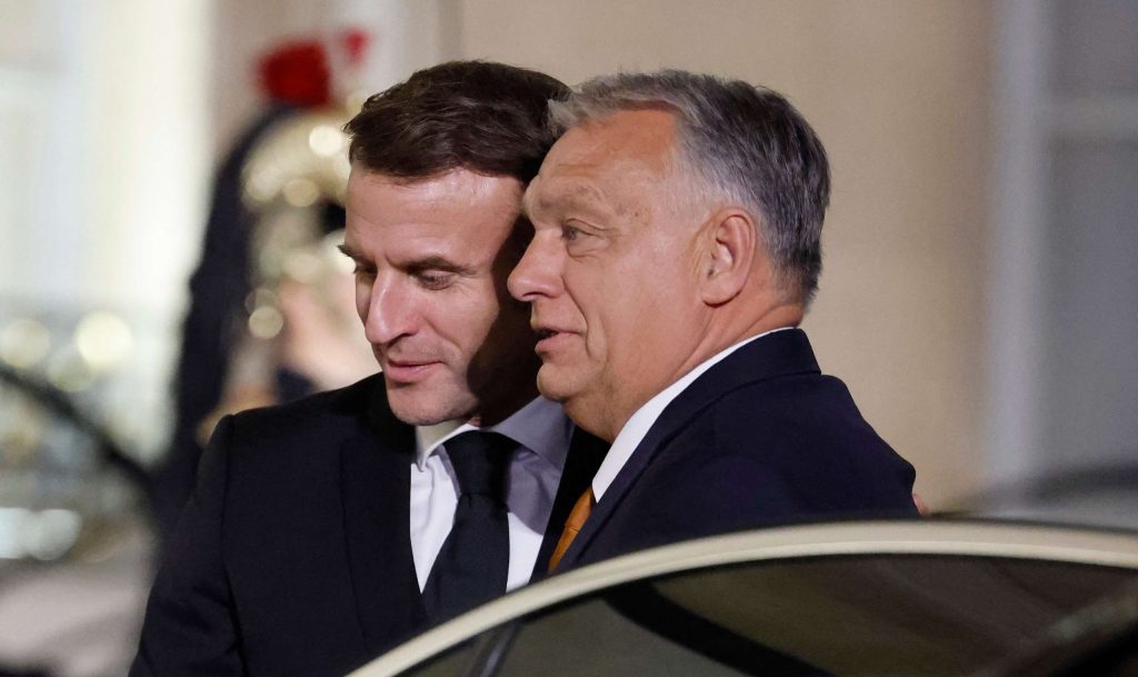 Emmanuel Macron accueille le Premier ministre hongrois Viktor Orban, le 22 octobre 2024.